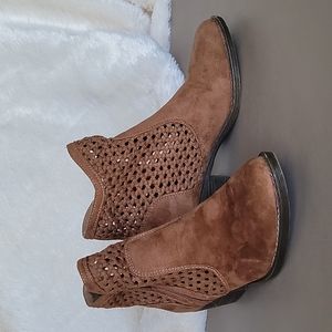 Mudd booties Size: women's 8.5